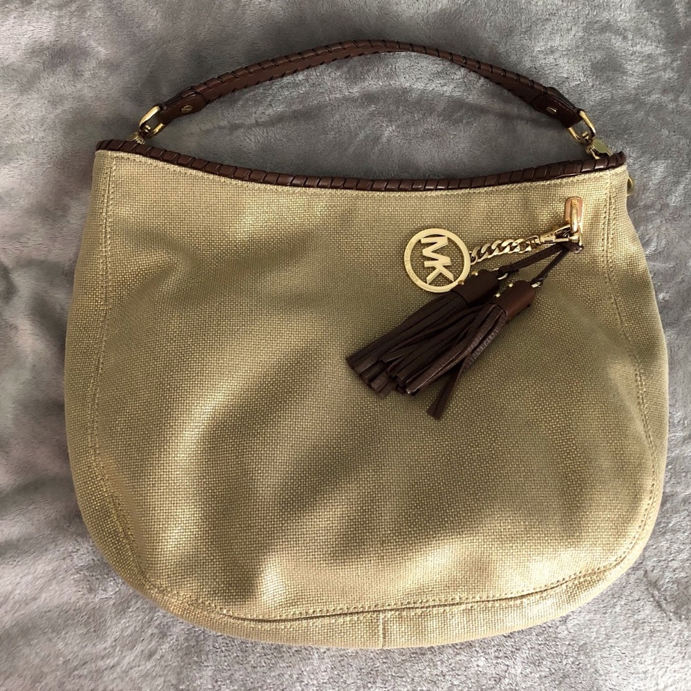 Michael Kors “Bennet” Hobo Bag